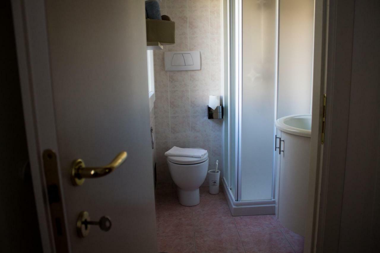 A Due Passi Dal Lumiere Bed and Breakfast Bologna Buitenkant foto