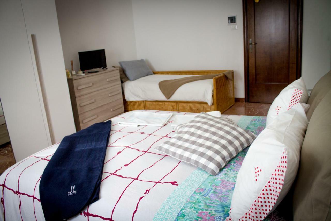 A Due Passi Dal Lumiere Bed and Breakfast Bologna Buitenkant foto